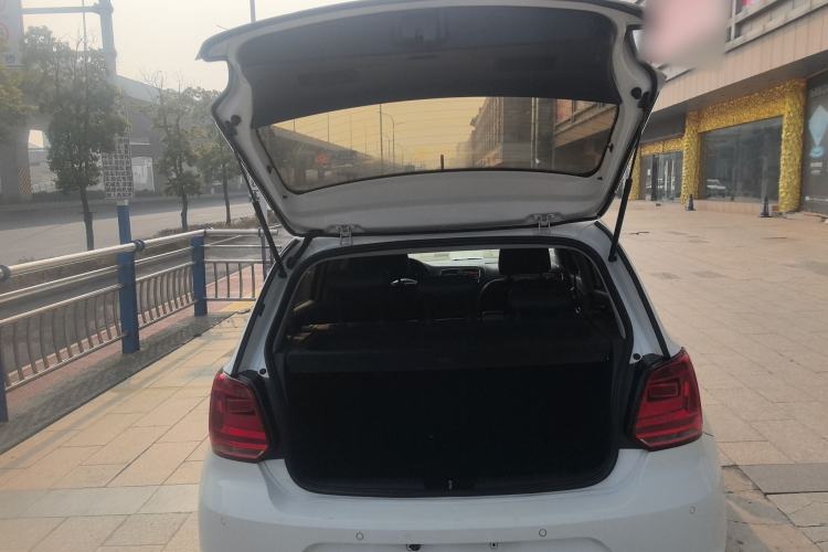 Used Volkswagen Polo 2016 1.6L Automatic Comfort Model
