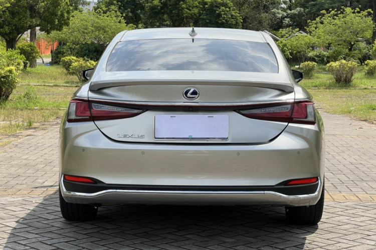 Used Lexus ES 2021 300h Excellence Edition
