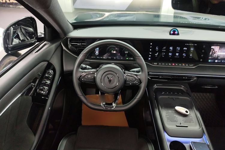 Used VOYAH FREE 2025 318 259 km All-Wheel-Drive Exploration Edition
