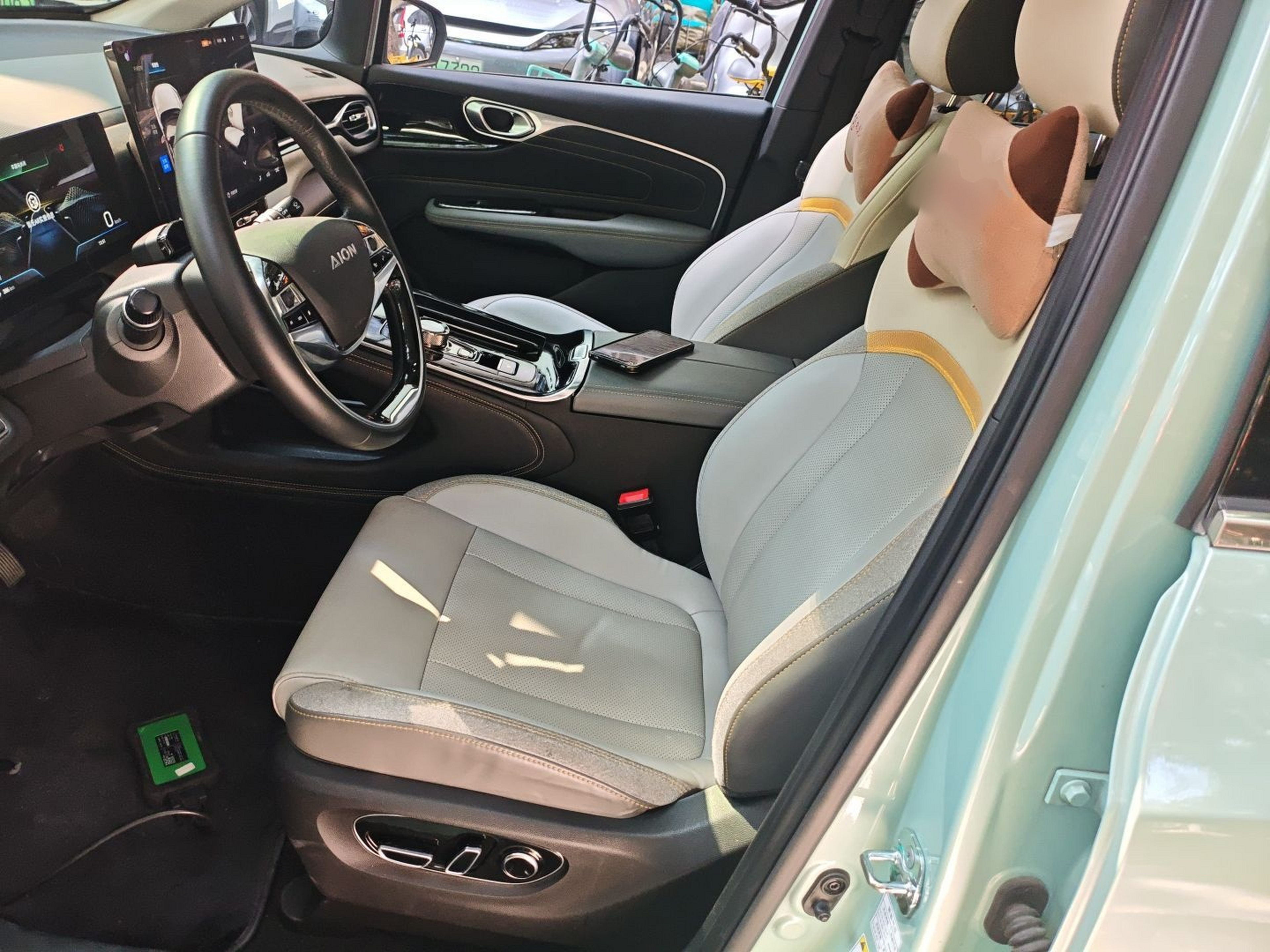 Переднее сиденье в автомобиле