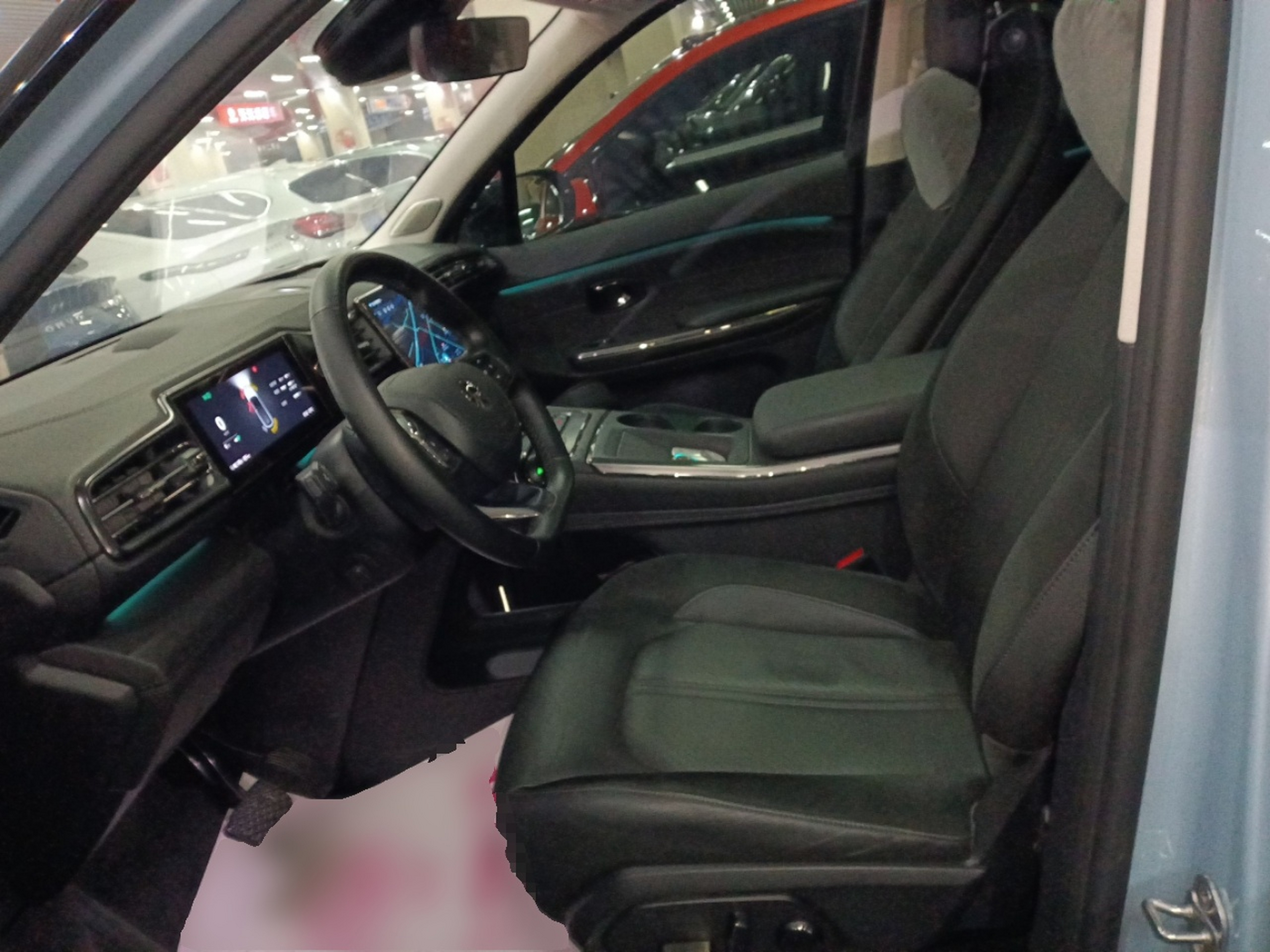 المقاعد الأمامية داخل السيارة