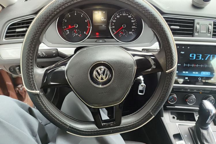 Used Volkswagen Lamando 2015 230TSI DSG Fashion Edition
