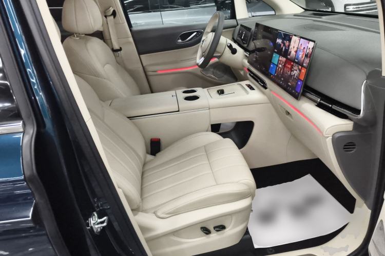 Used VOYAH Dream 2025 PHEV Four-Wheel Drive Prestige Kunpeng Edition
