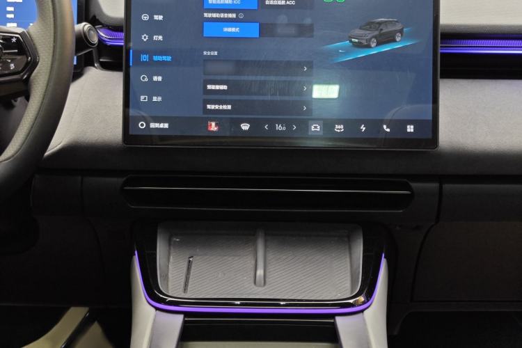 Used Lynk & Co 08 EM-P 2023 120km Long-Range Halo