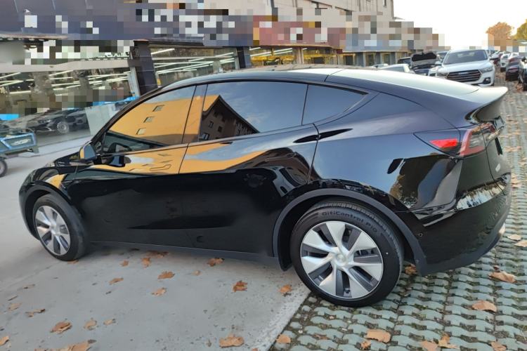 Used Tesla Model Y 2023 Long-Range All-Wheel-Drive Version