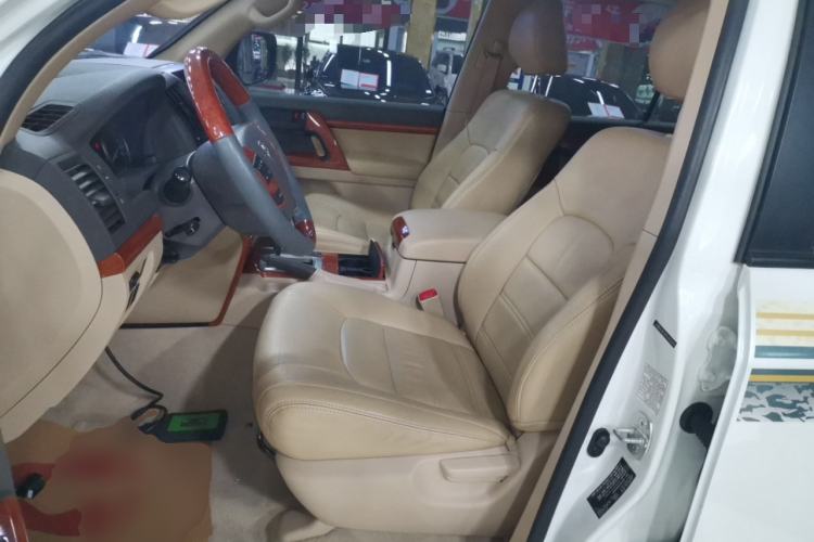 Used Toyota Land Cruiser 2015 4.0L V6 Middle East Low-Trim Version
