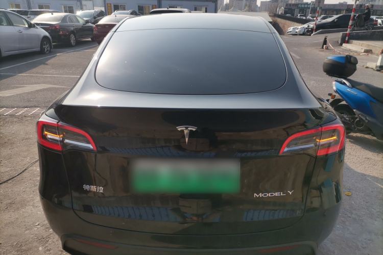 Used Tesla Model Y 2023 Long-Range All-Wheel-Drive Version