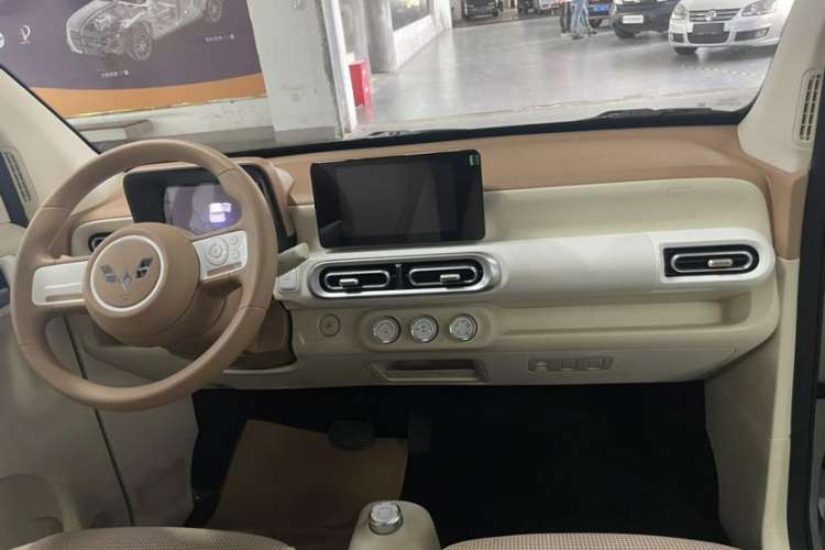 Used Wuling Hongguang MINIEV 2024 3rd Generation 215km Advanced Version
