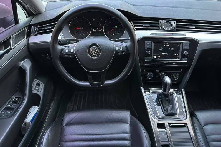 Used Volkswagen Magotan 2018 330TSI DSG Advanced Model
