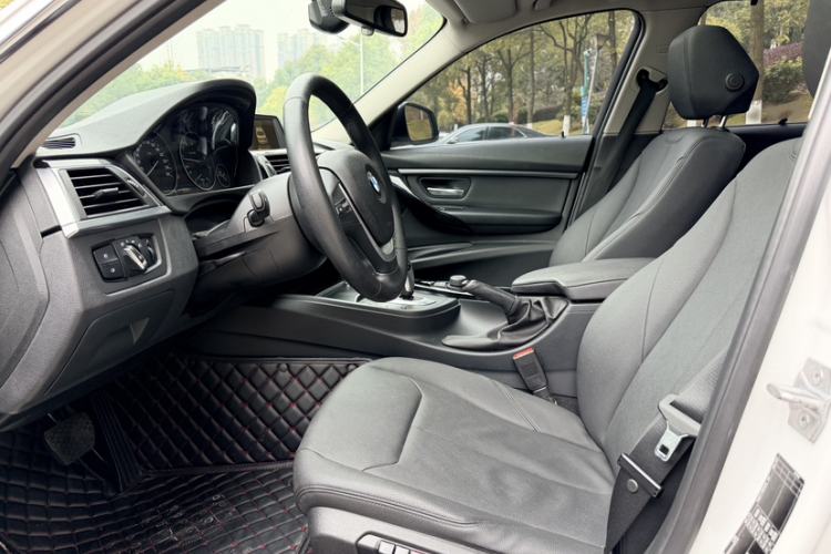 Used BMW 3 Series 2016 320Li Ambition Model
