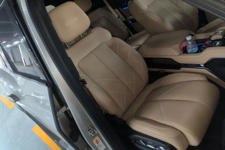 Used  Leopard 8 2025 Smart & Brave Flagship Edition 7 Seats
