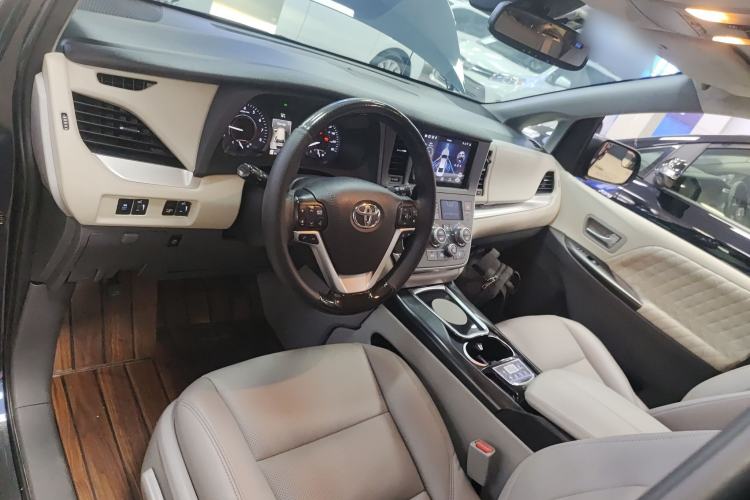 Used Toyota Sienna 2019 3.5L Two-Wheel Drive LE Trim 7 Seats U.S. Specification
