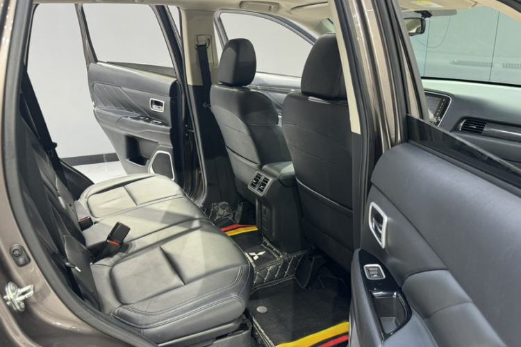 Used Mitsubishi Outlander 2019 2.0L Two-Wheel Drive Comfort Edition 5 Seats China VI Standard