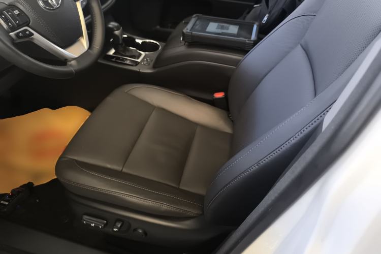 Used Toyota Highlander 2017 2.0T Four-Wheel Drive Luxury Edition 7 Seats
