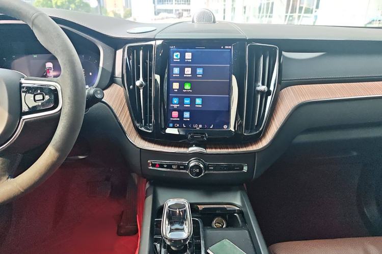 Used Volvo XC60 2023 B5 4x4 Smart Luxury Edition
