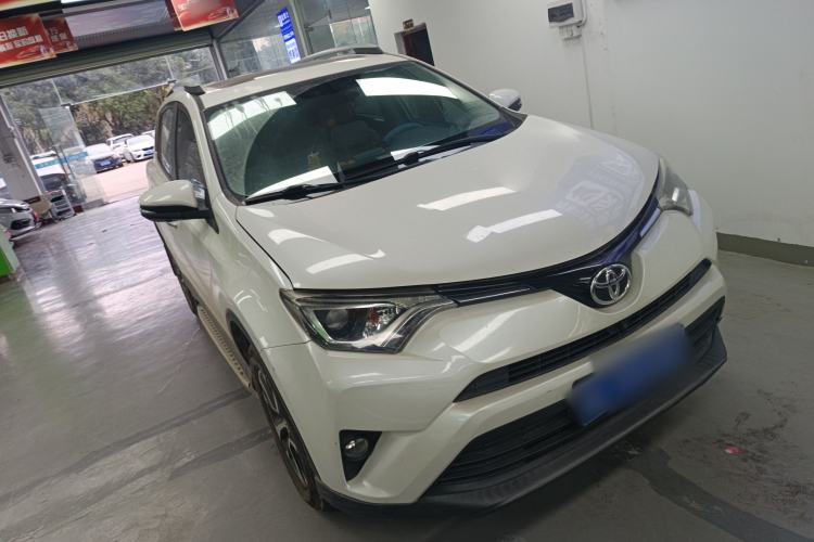 Used Toyota RAV4 2016 2.0L CVT Two-Wheel Drive Fashion Edition China V Standard