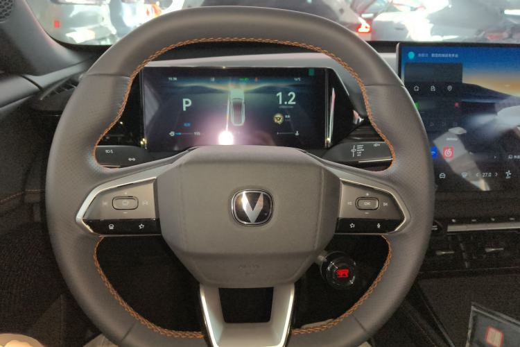 Used Changan UNI-V 2025 Model Third-Generation 1.5T 500Bar Prestige Edition
