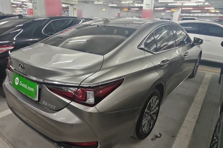 Used Lexus ES 2023 200 Excellence Edition
