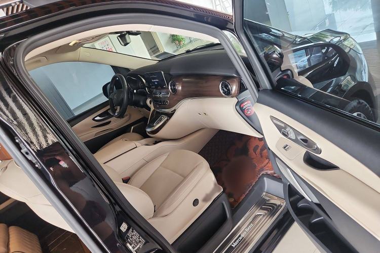 Used Mercedes-Benz V-Class 2021 V 260 Avantgarde Edition
