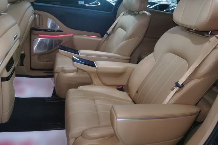 Used VOYAH Dream 2025 PHEV Four-Wheel Drive Prestige Kunpeng Edition
