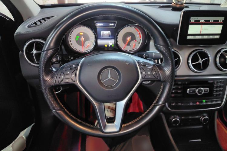 Used Mercedes-Benz GLA 2015 GLA 220 4MATIC Fashion Model