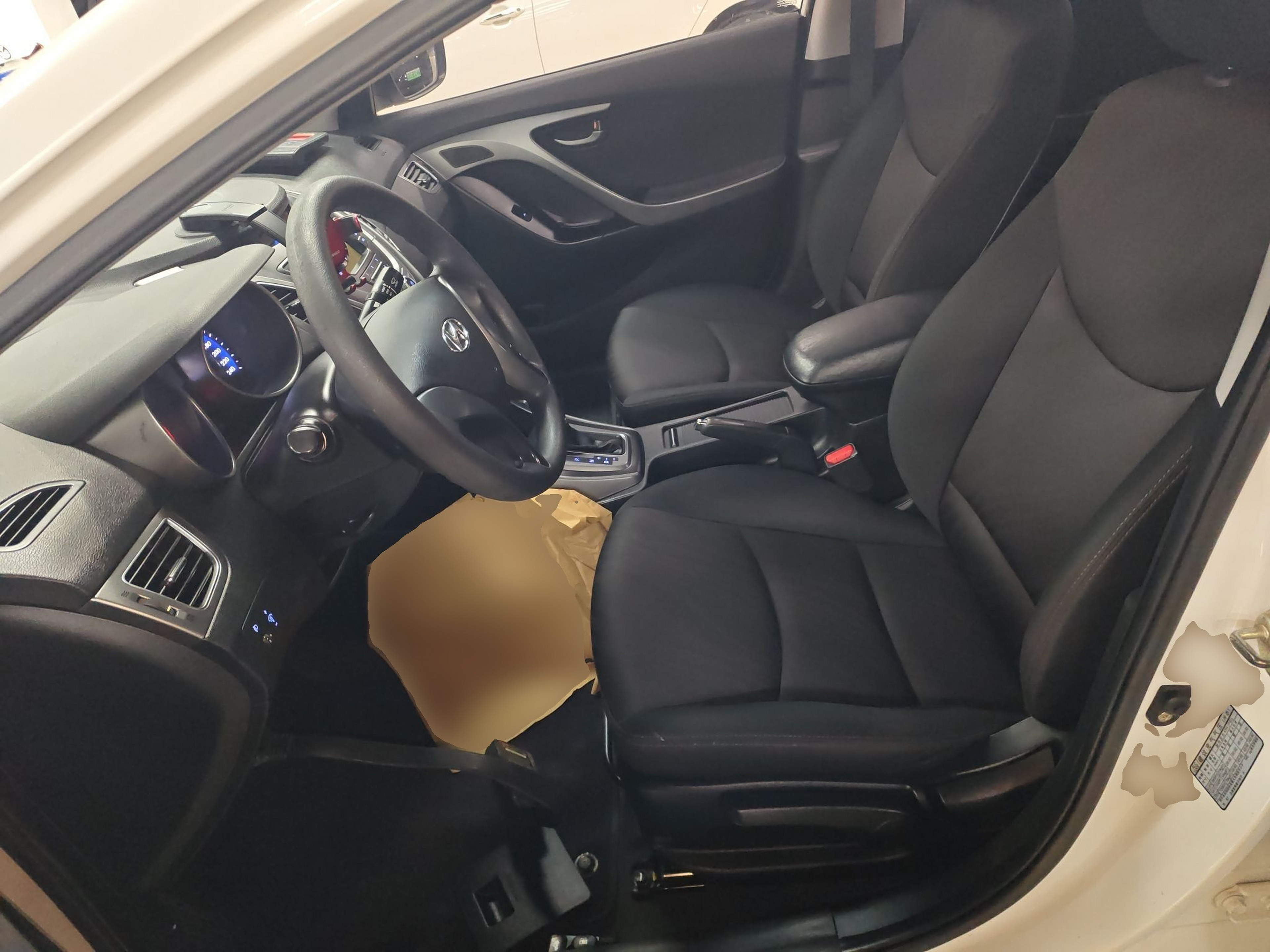 Переднее сиденье в автомобиле