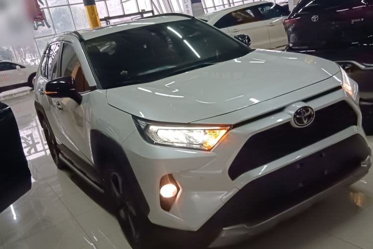 Used Toyota RAV4 2022 2.0L CVT 4x4 Fashion Edition
