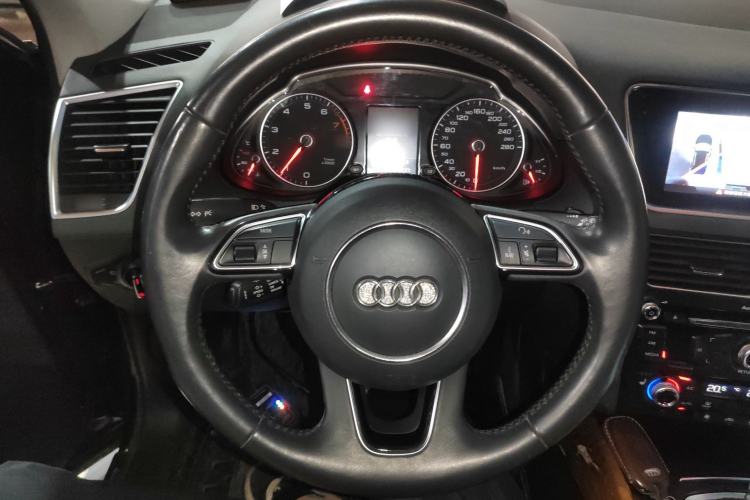 Used Audi Q5 2017 Plus 40 TFSI Technology Model