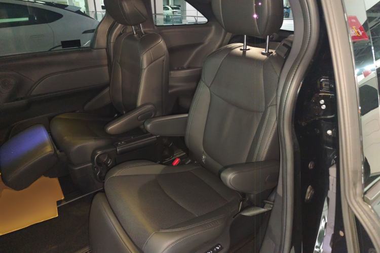 Used Toyota Sienna 2024 2.5L Hybrid Four-Wheel Drive Prestige Edition