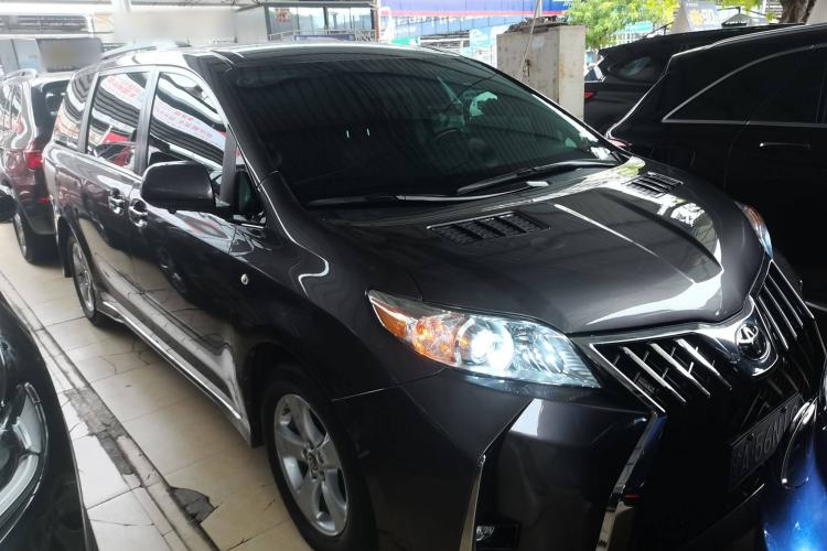 Used Toyota Sienna 2020 3.5L Two-Wheel Drive XLE Leather Interior 7 Seats Mexico Edition
