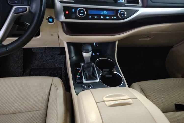 Used Toyota Highlander 2015 2.0T Four-Wheel Drive Luxury Edition 7-Seater
