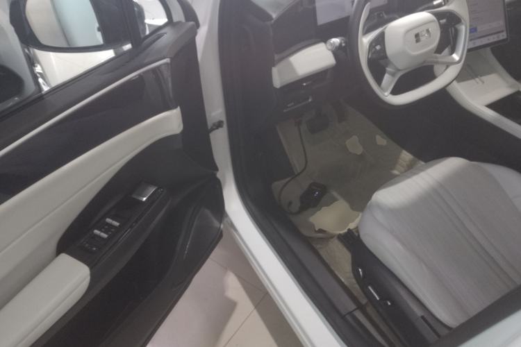 Used  L7 2023 1.5T 115 km Starship
