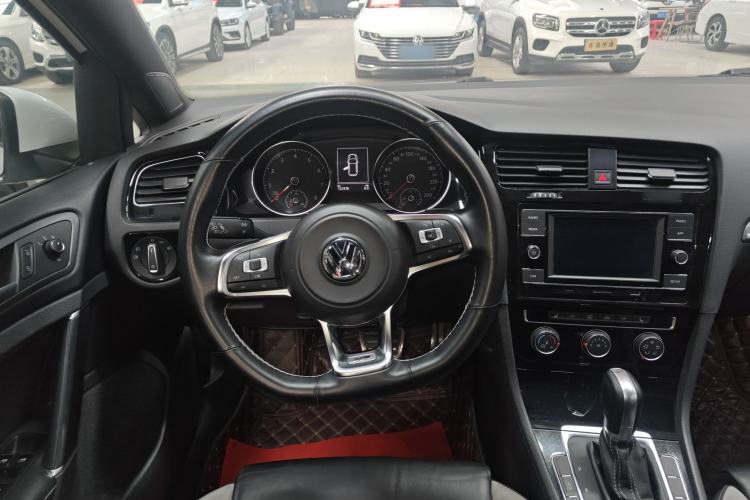 Used Volkswagen Golf 2016 1.4TSI Automatic R-Line
