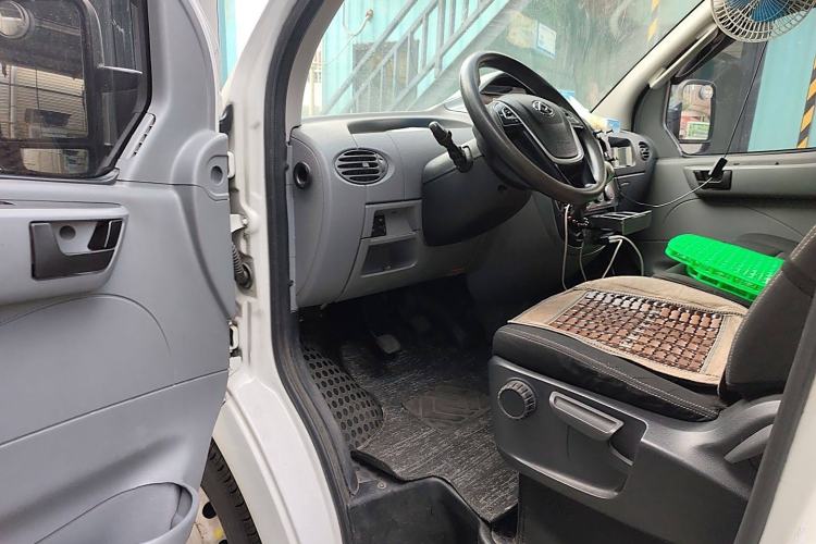 Used SAIC MAXUS Xintu V80 2021 2.0T Manual Classic Aoyuntong Short Wheelbase Mid-Roof 5/6-Seater
