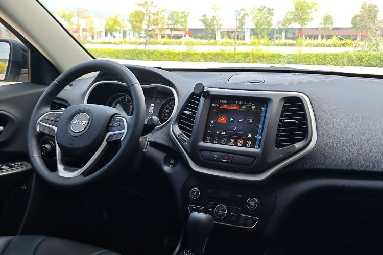 Used  Cherokee 2017 2.4L Excellence Edition