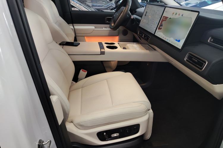 Used Li Auto MEGA 2025 Home Family Special Edition
