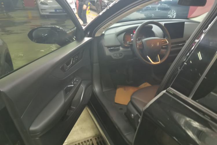 Used Hongqi E-QM5 2022 431 km Charge & Enjoy Edition
