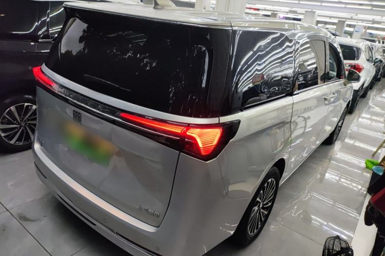 Used Buick GL8 New Energy 2025 Lu Shang Luxury Edition 7-Seater
