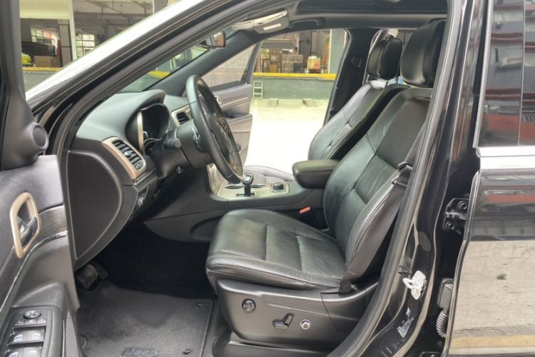 Used  Grand Cherokee 2015 3.0L Comfort Navigation Edition
