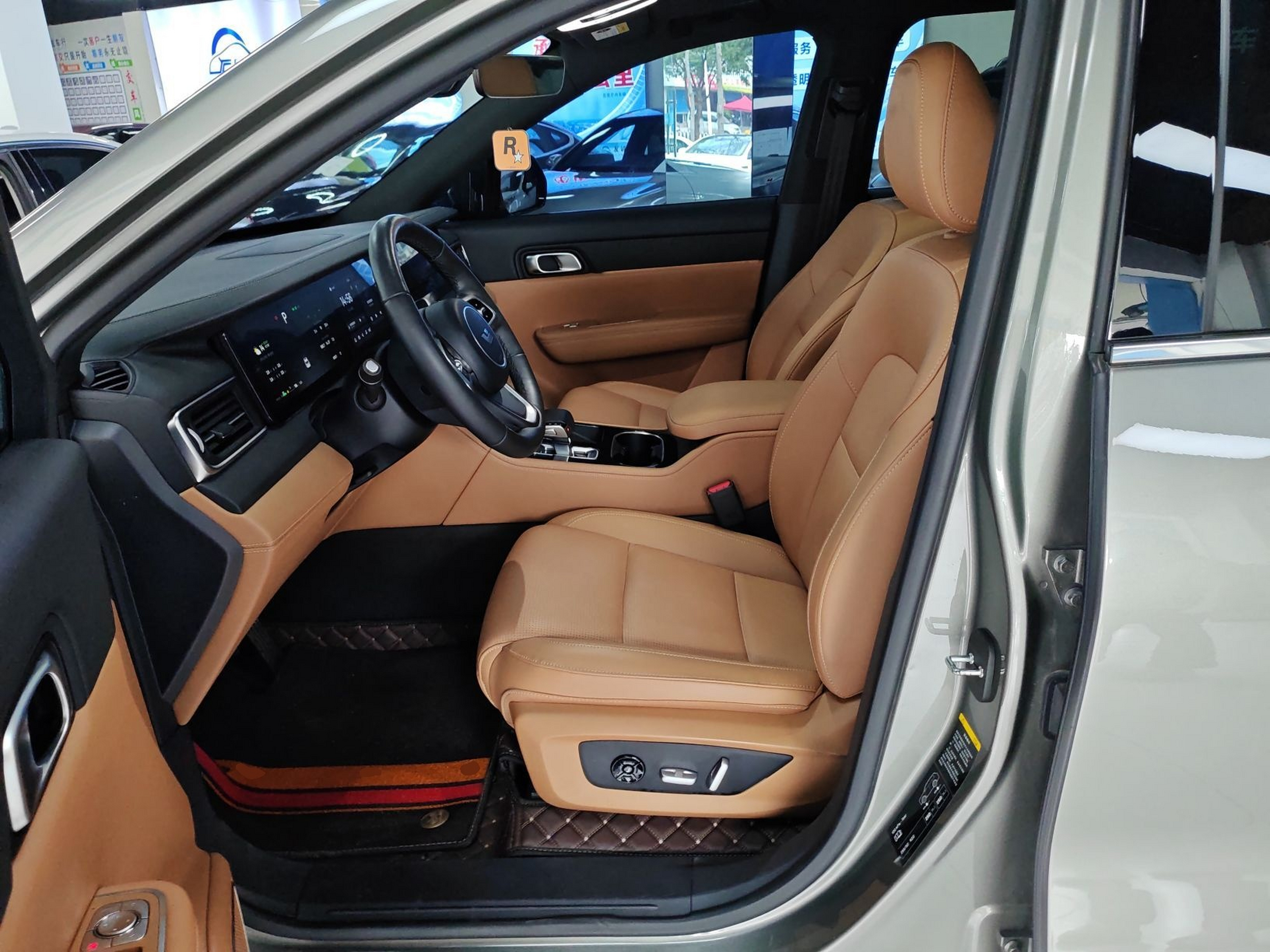 Переднее сиденье в автомобиле