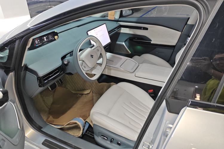 Used  GT 2023 560 Rear-Drive Seven-Wing Edition