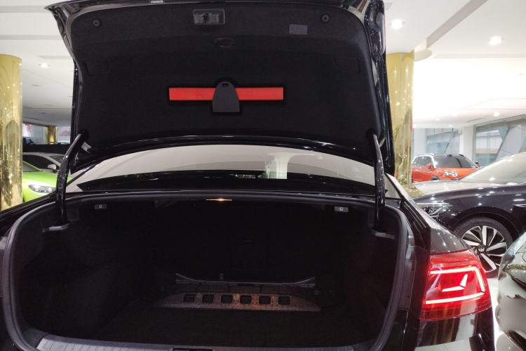 Used Volkswagen Magotan 2020 330TSI DSG Leading Model
