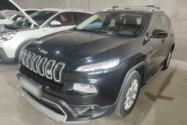 Used  Cherokee 2017 2.4L Leading Smart Edition
