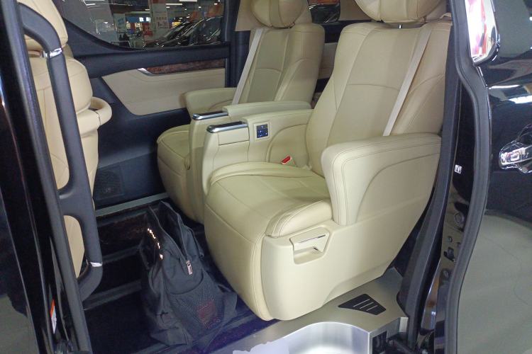 Used Toyota Alphard 2021 Dual-Engine 2.5L Luxury Edition
