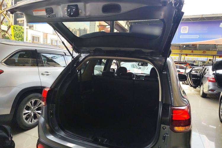 Used Mitsubishi Outlander 2019 2.4L 4x4 Zhi Xiang Edition 7 Seats China VI Standard