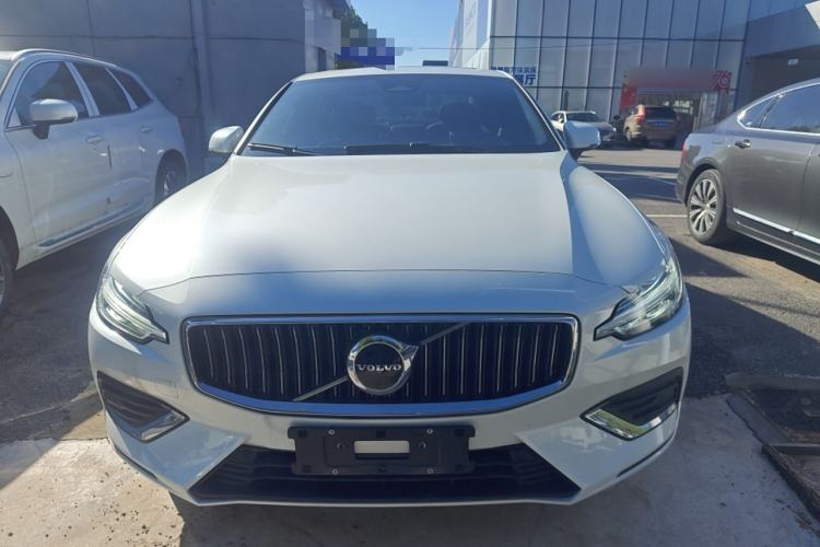 Used Volvo S60 2024 B4 Zhiyuan Luxury Edition

