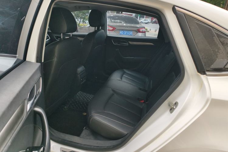 Used Roewe i6 2019 PLUS 1.6L CVT 4G Connected Flagship Deluxe Edition
