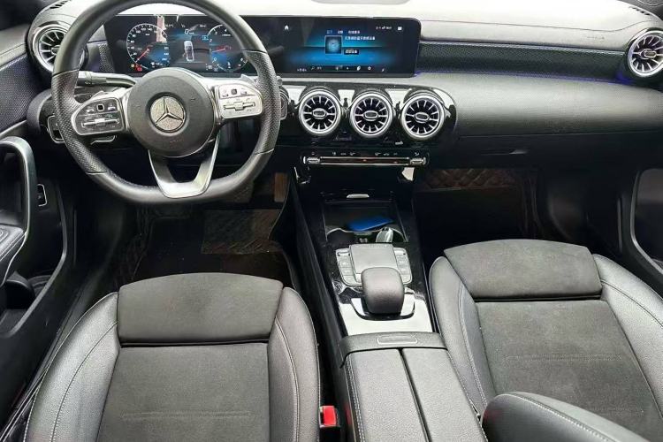 Used Mercedes-Benz A-Class 2022 Second Facelift A 200 L Sport Sedan Fashion Version
