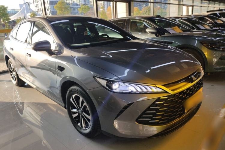 Used BYD Qin PLUS 2025 DM-i Smart Drive 120KM Superior Model
