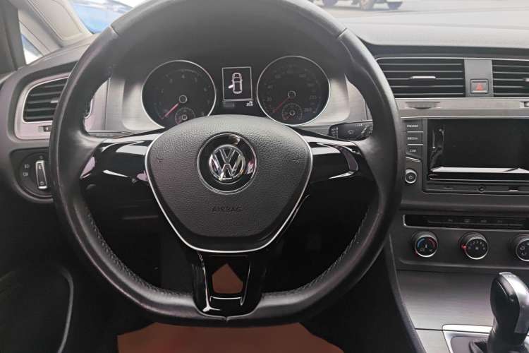 Used Volkswagen Golf 2016 230TSI Automatic Comfort Version
